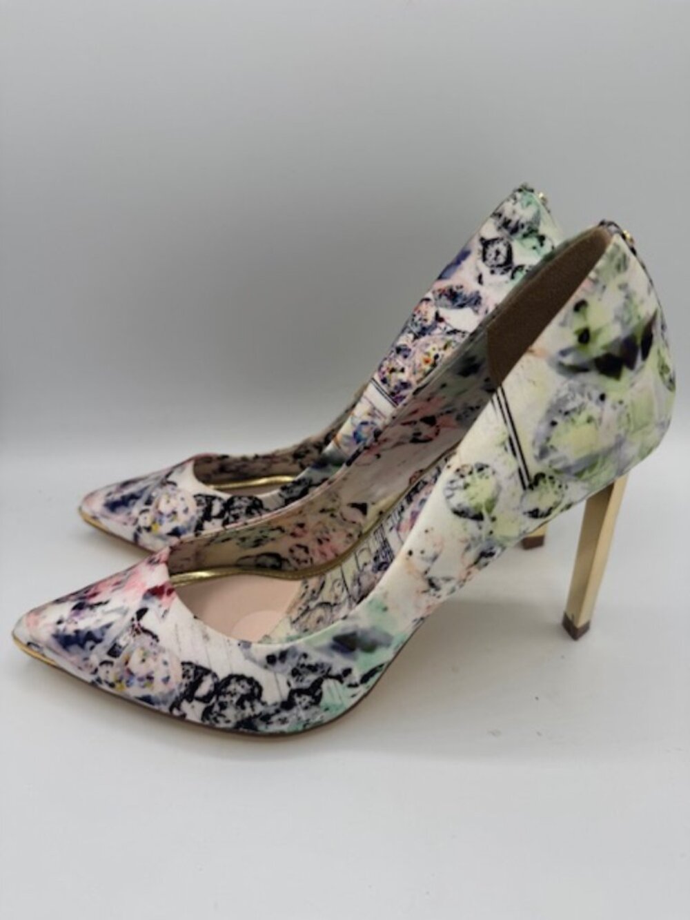 Ted Baker Multicolor Floral Gold Accent Stiletto US 6.5 EU 37